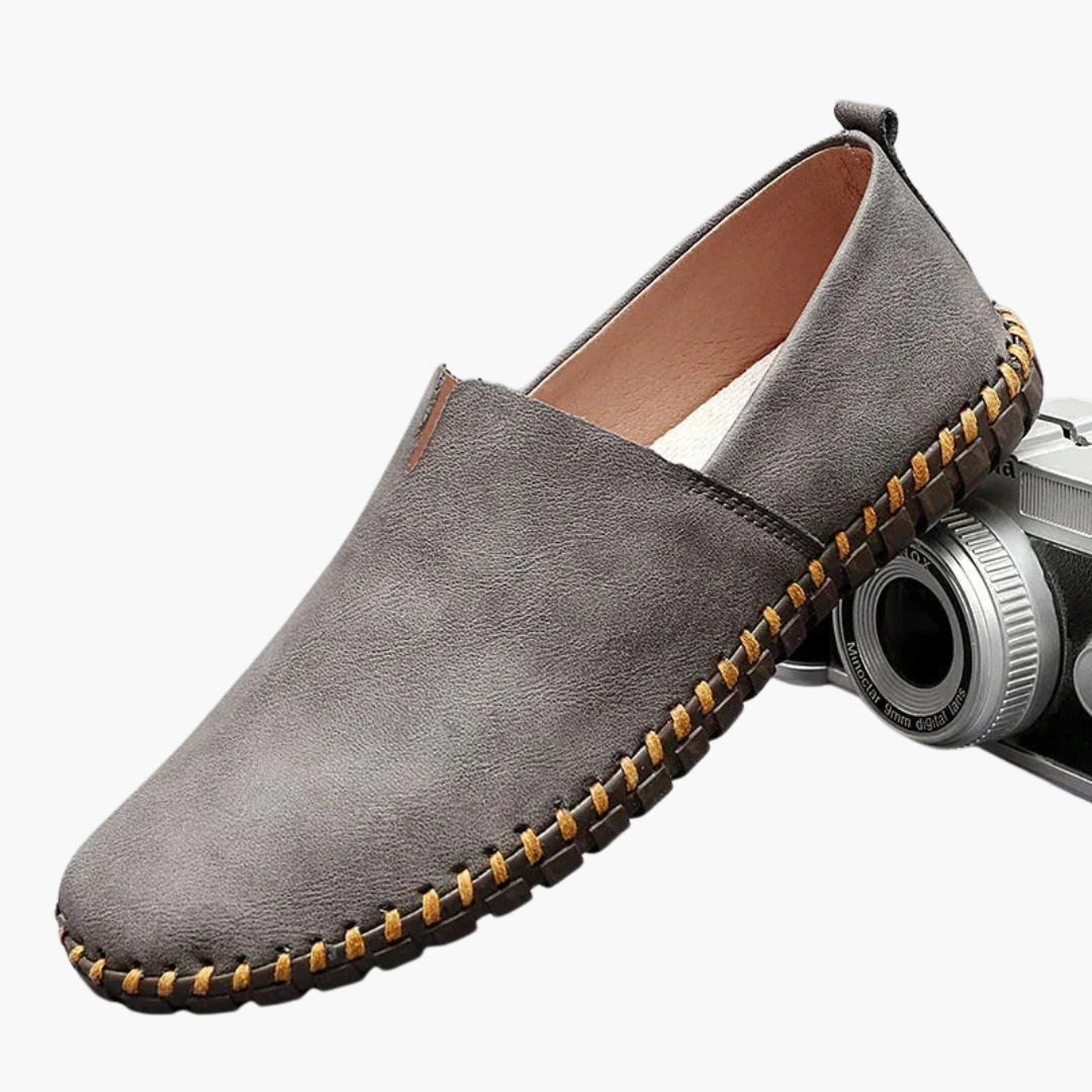 Slip-on men's moccasins with stitched sole