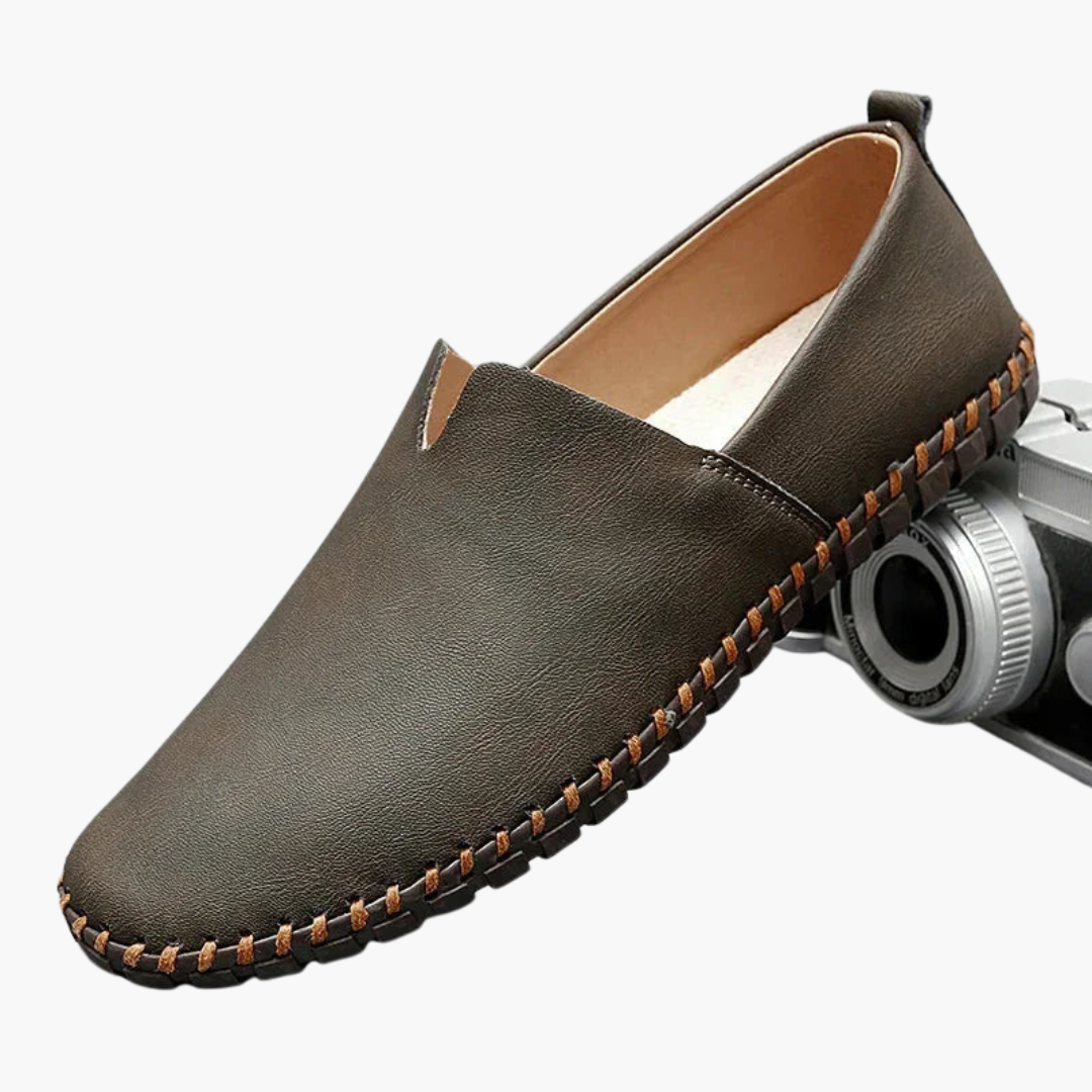Slip-on men's moccasins with stitched sole