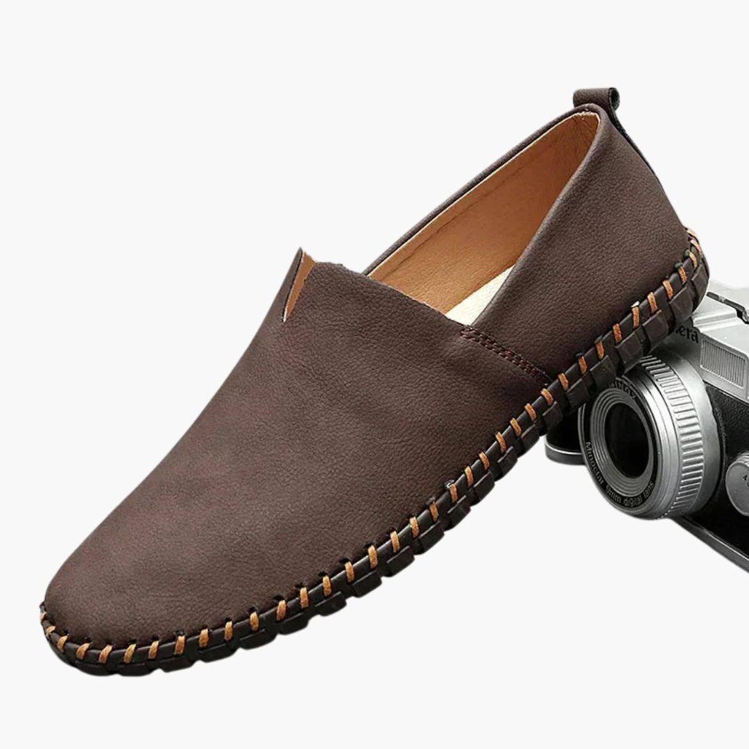 Slip-on men's moccasins with stitched sole