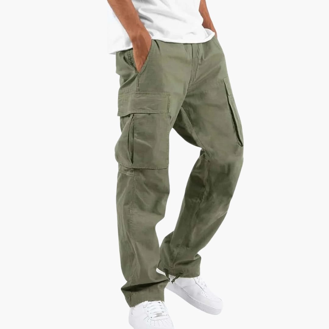Men's cargo pants with multiple pockets and fitted waist