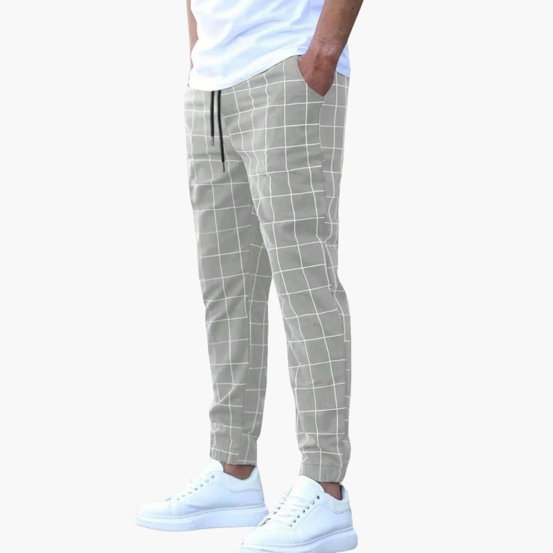 Men's checkered jogging pants with elastic waistband and side pockets