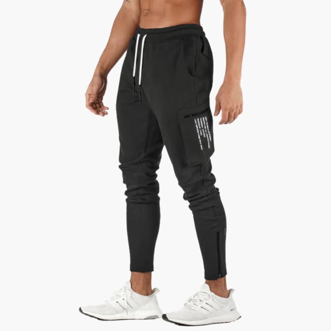 Men's pants with tapered legs and side pockets