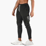 Men's pants with tapered legs and side pockets