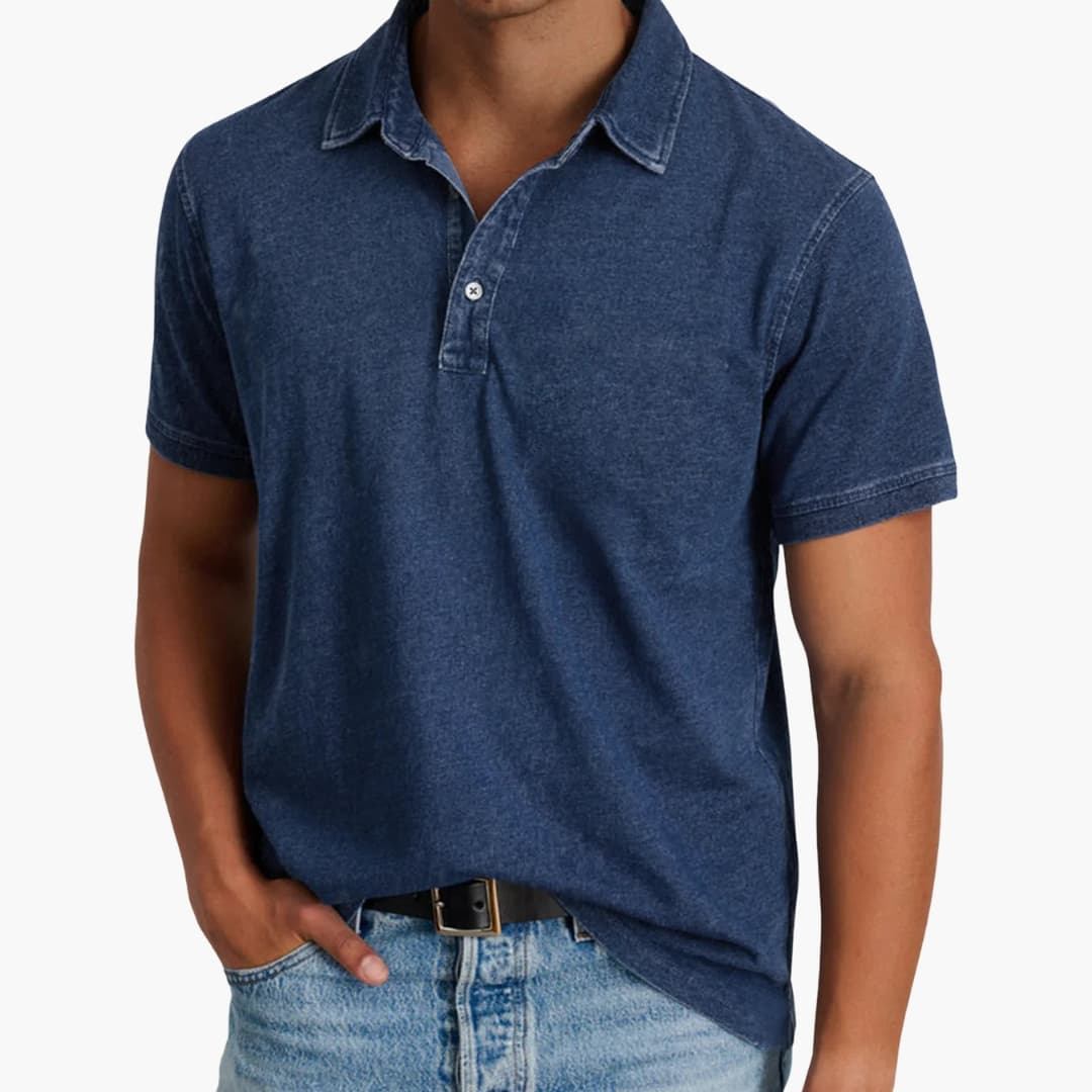 Men's short-sleeve polo with V-neck and discreet buttons