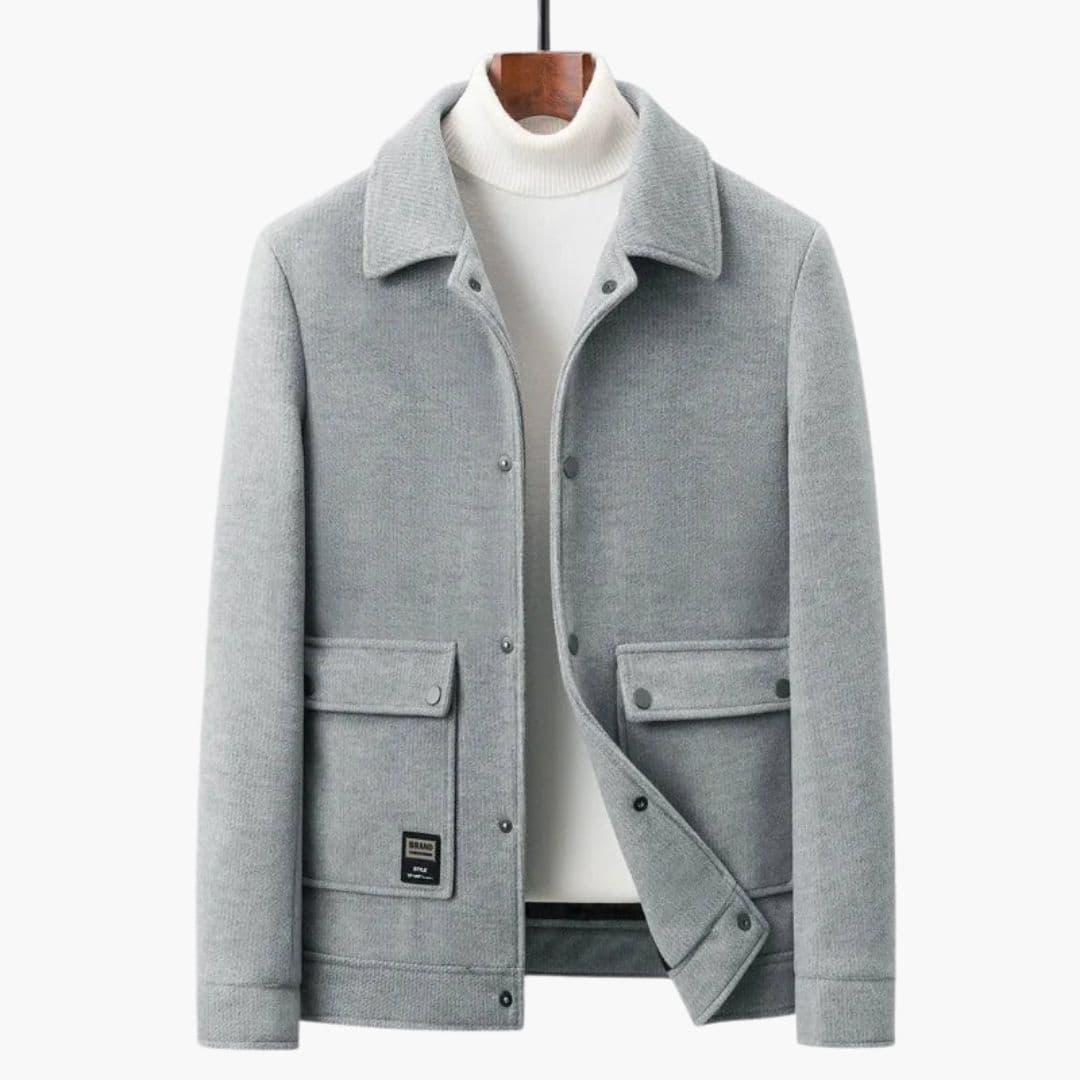 Men's jacket with pointed collar and flap pockets